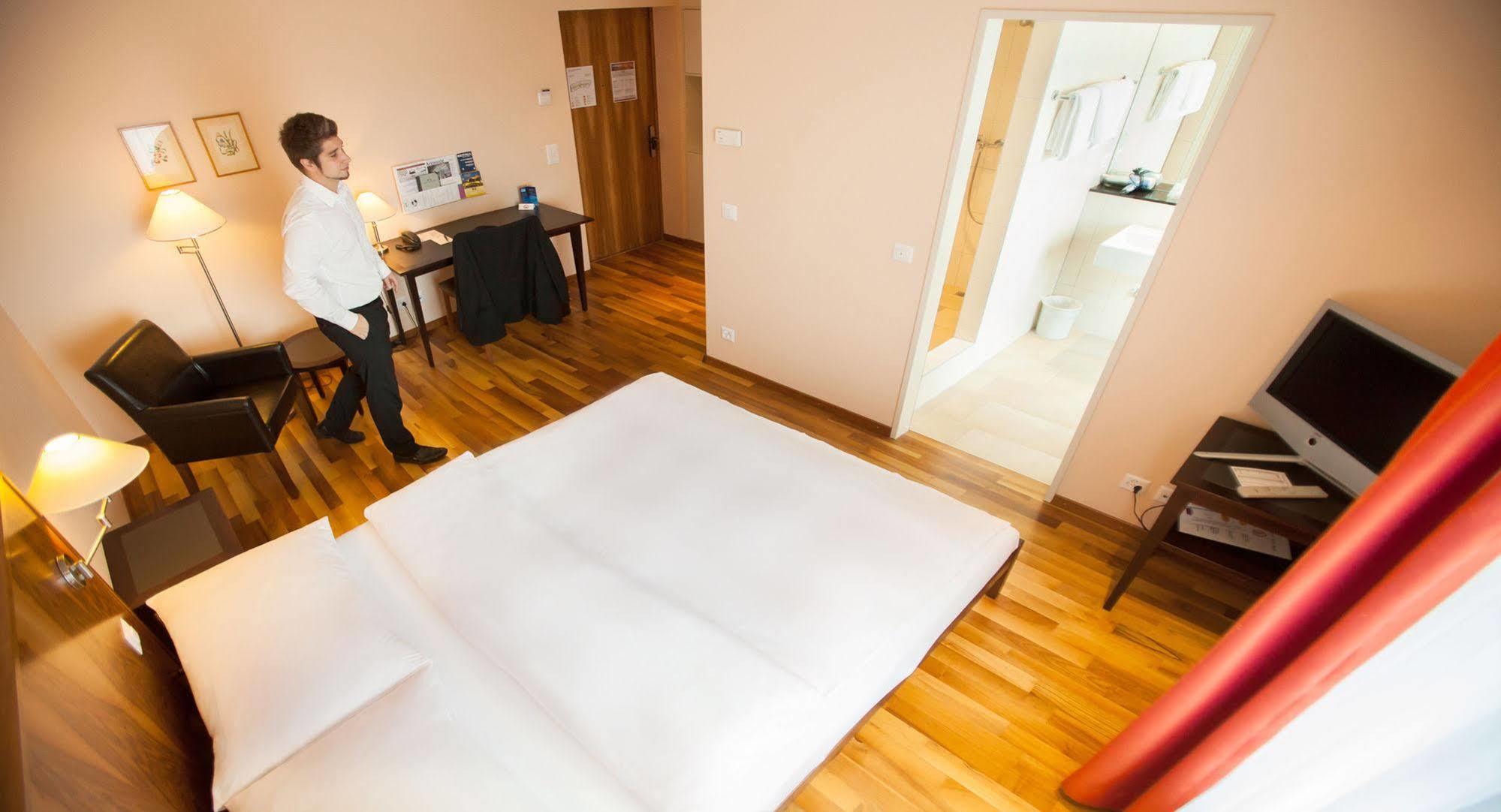 Hotel Schweizerhof Basel Eksteriør bilde